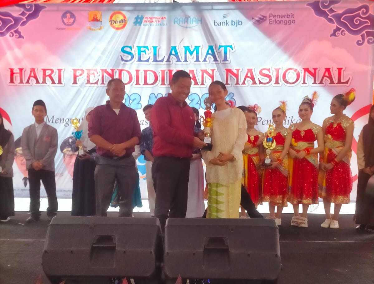 Juara 1 Lomba Mendongeng (FLS3N)